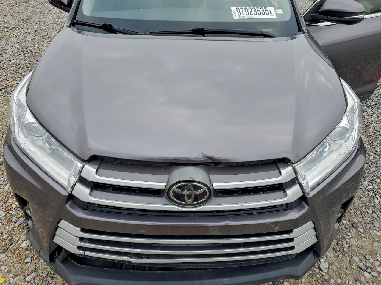 2018 TOYOTA HIGHLANDER SE photo 34