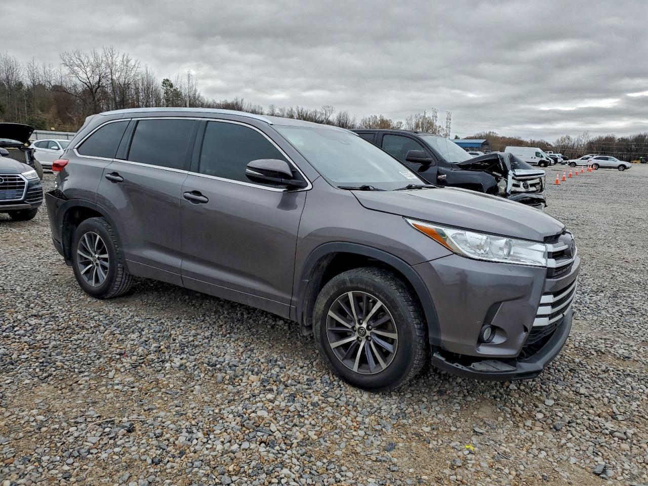 2018 TOYOTA HIGHLANDER SE photo 10