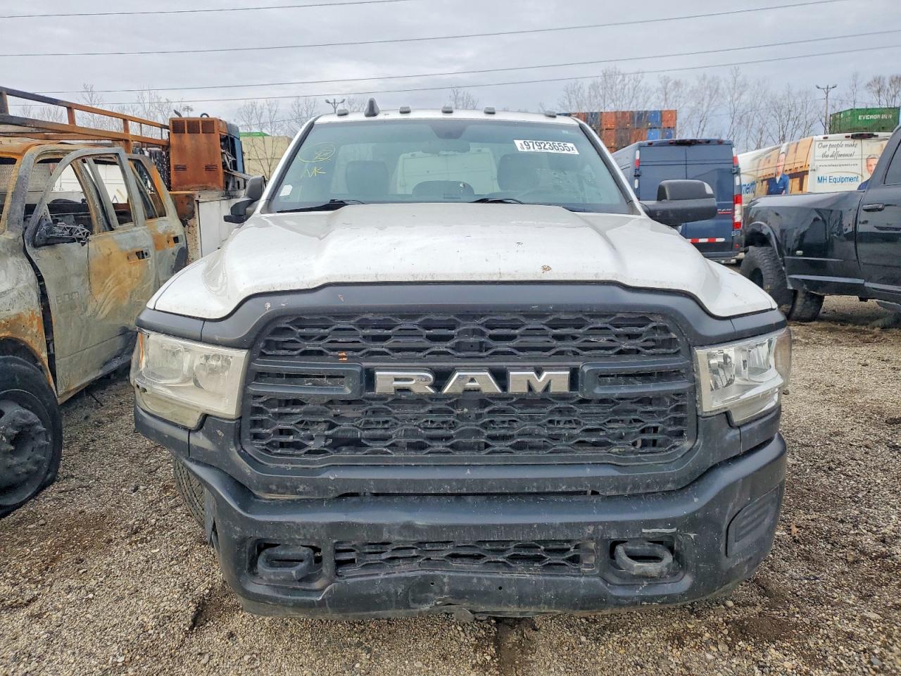 2021 RAM 3500 TRUCK CAB AND CHASSIS photo 17