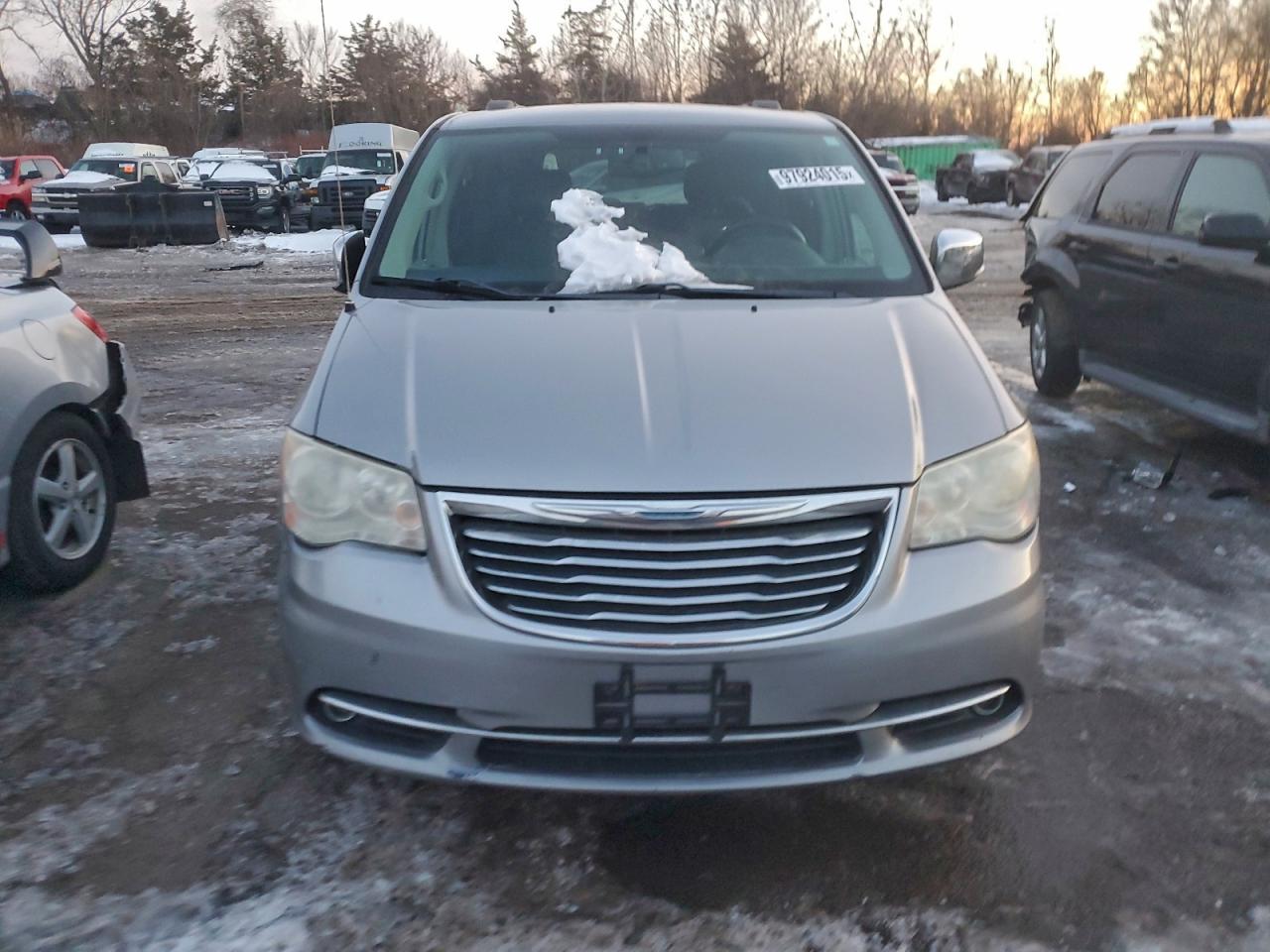 2013 CHRYSLER TOWN & COUNTRY TOURING L photo 5