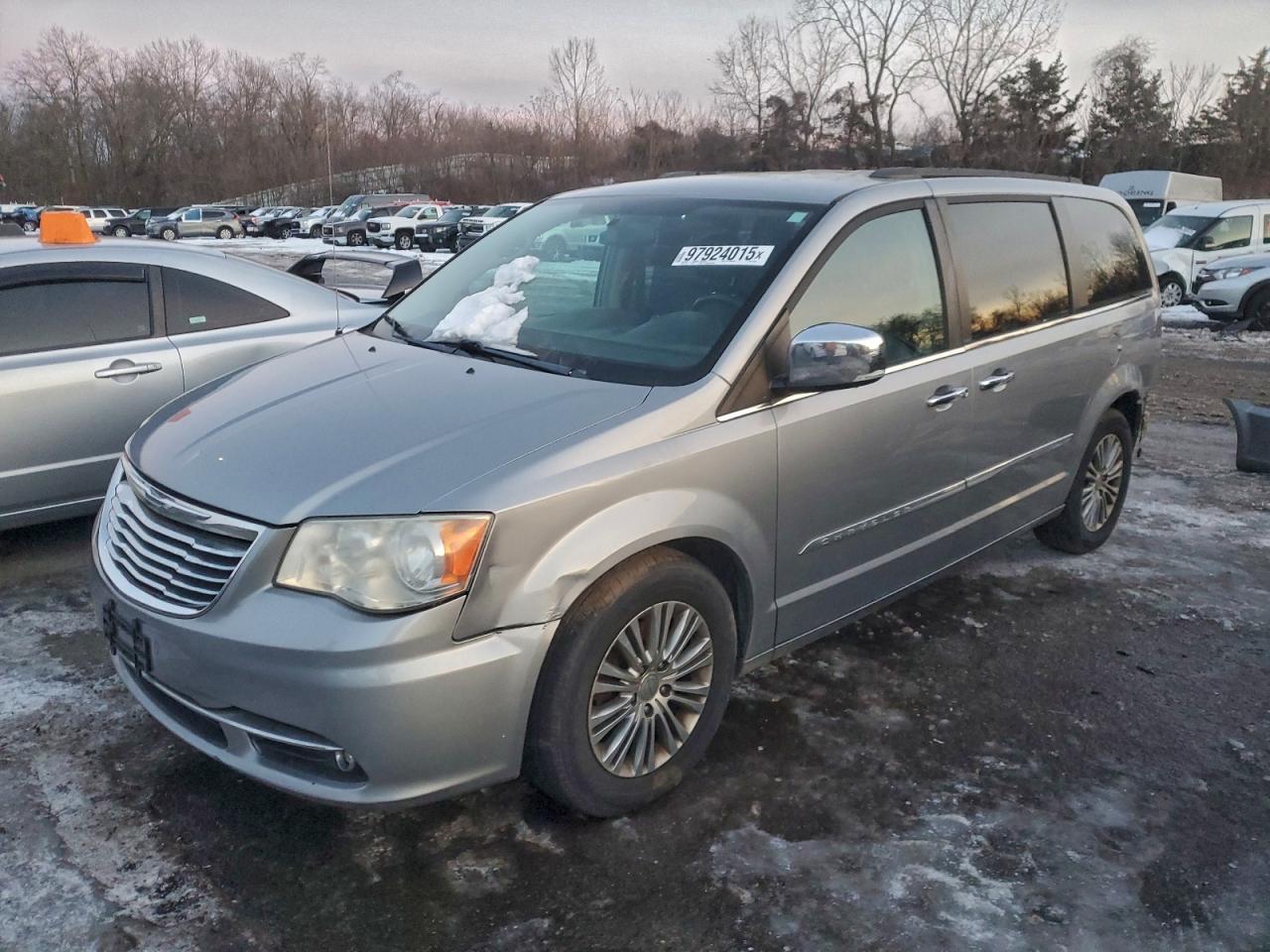 2013 CHRYSLER TOWN & COUNTRY