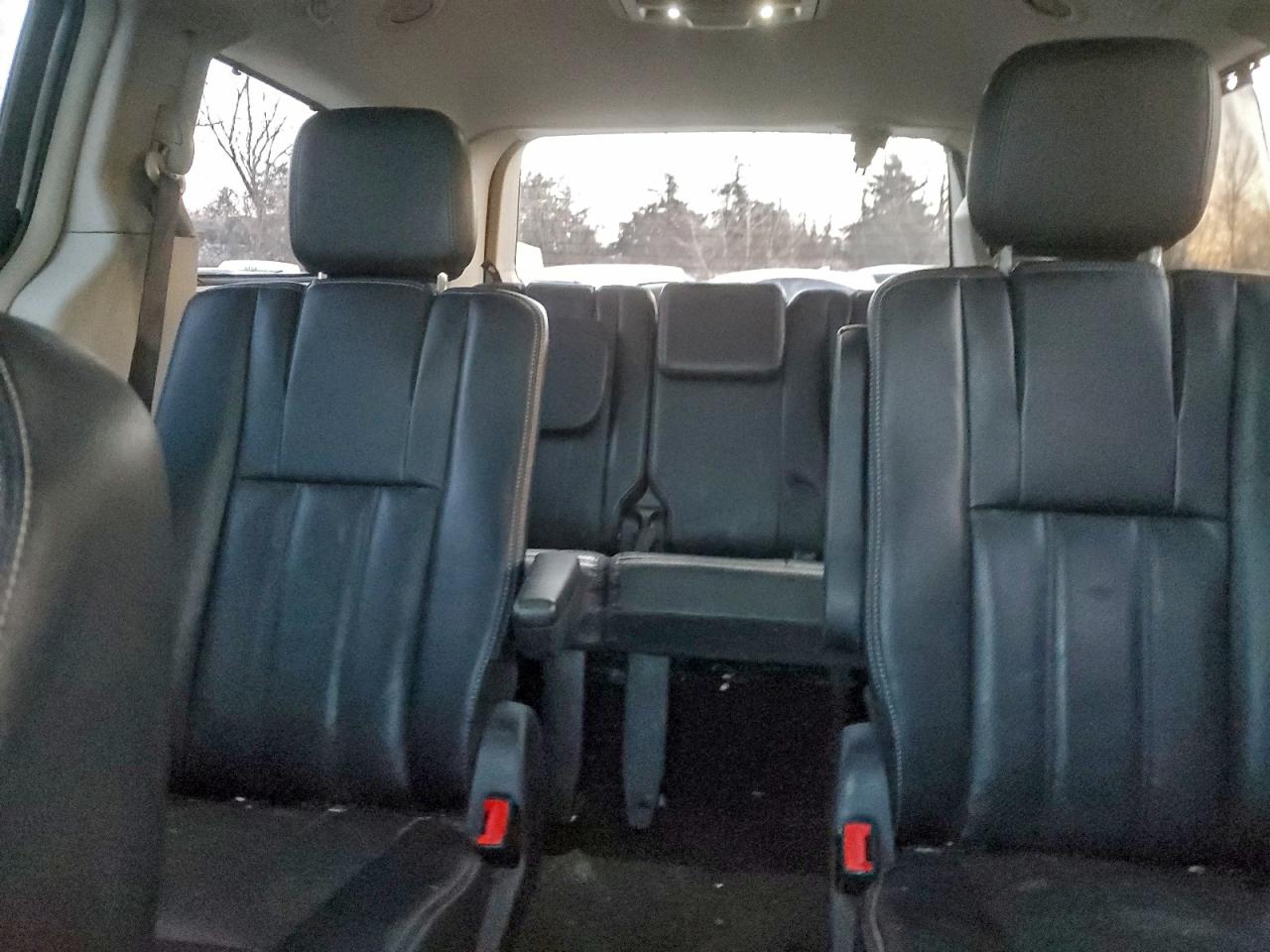 2013 CHRYSLER TOWN & COUNTRY TOURING L photo 10