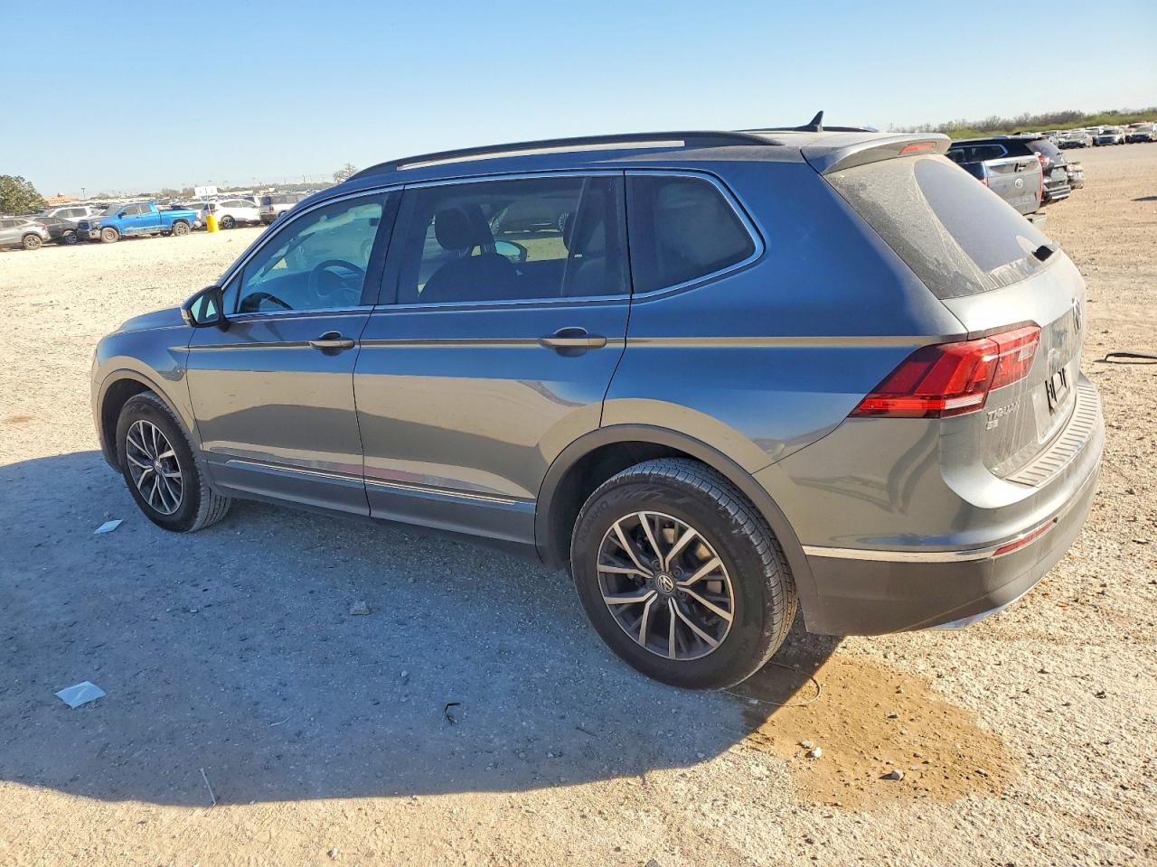 2020 VOLKSWAGEN TIGUAN SE photo 3
