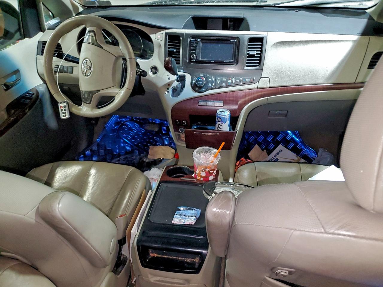2013 TOYOTA SIENNA XLE photo 15
