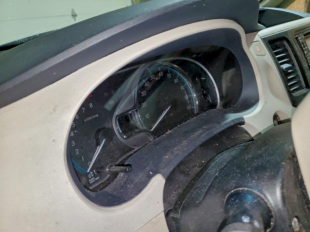 2013 TOYOTA SIENNA XLE photo 17