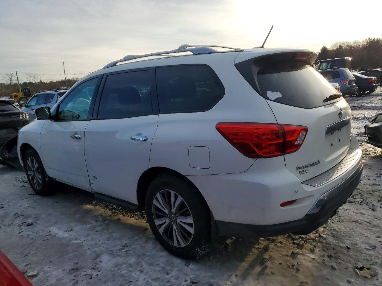 2017 NISSAN PATHFINDER S photo 4