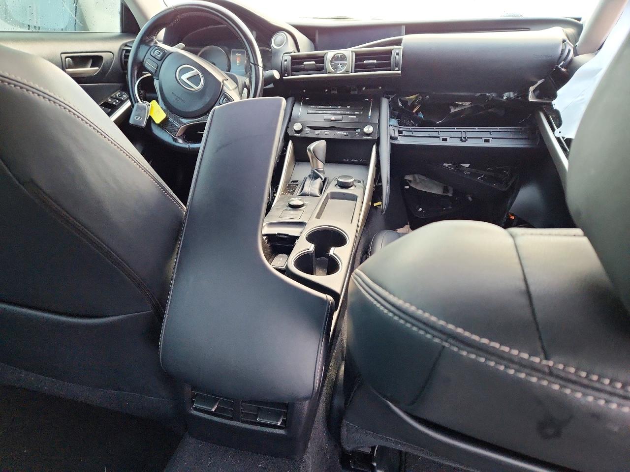 2017 LEXUS IS photo 8
