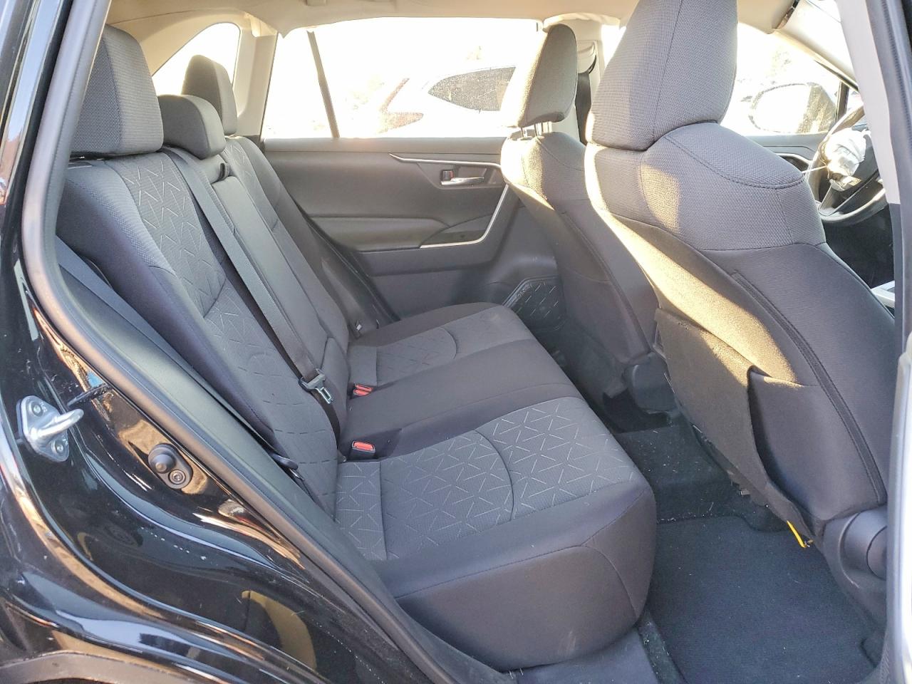 2021 TOYOTA RAV4 XLE photo 11