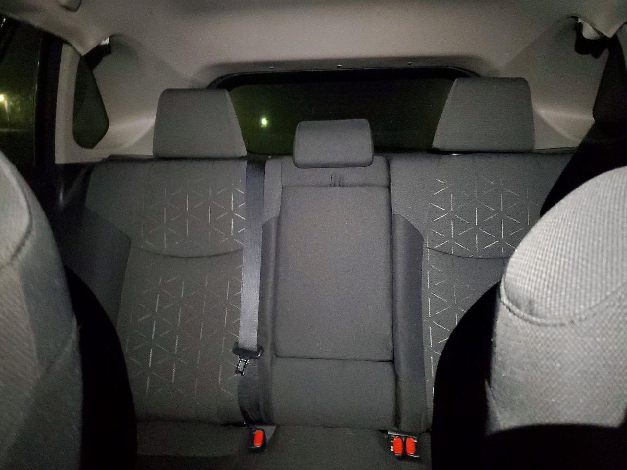 2021 TOYOTA RAV4 XLE photo 10
