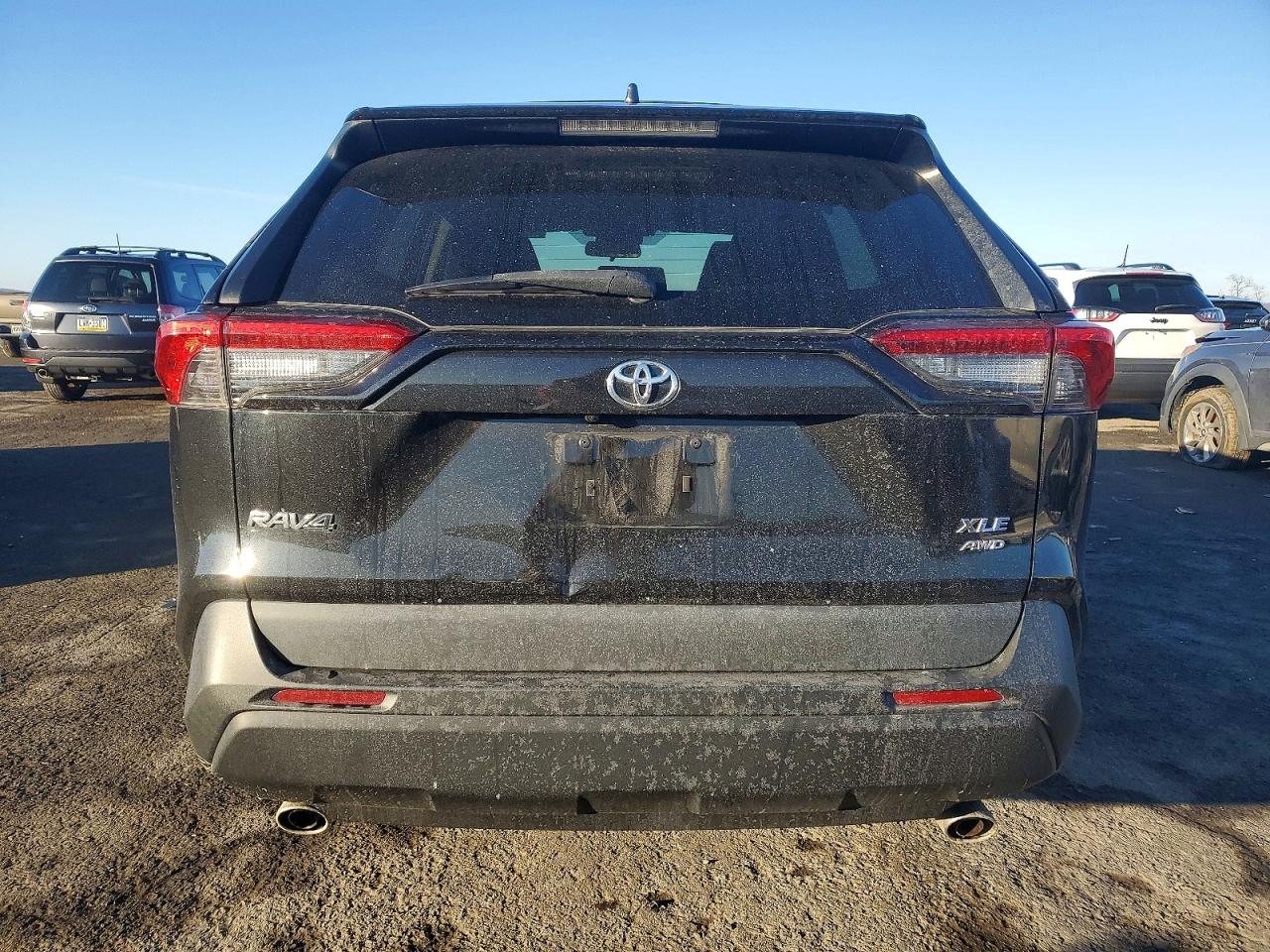 2021 TOYOTA RAV4 XLE photo 6