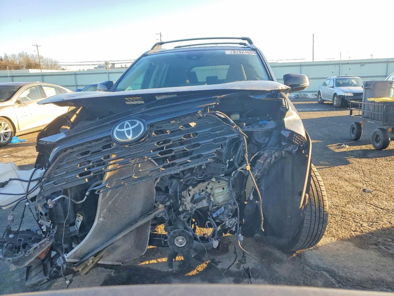 2021 TOYOTA RAV4 XLE photo 5