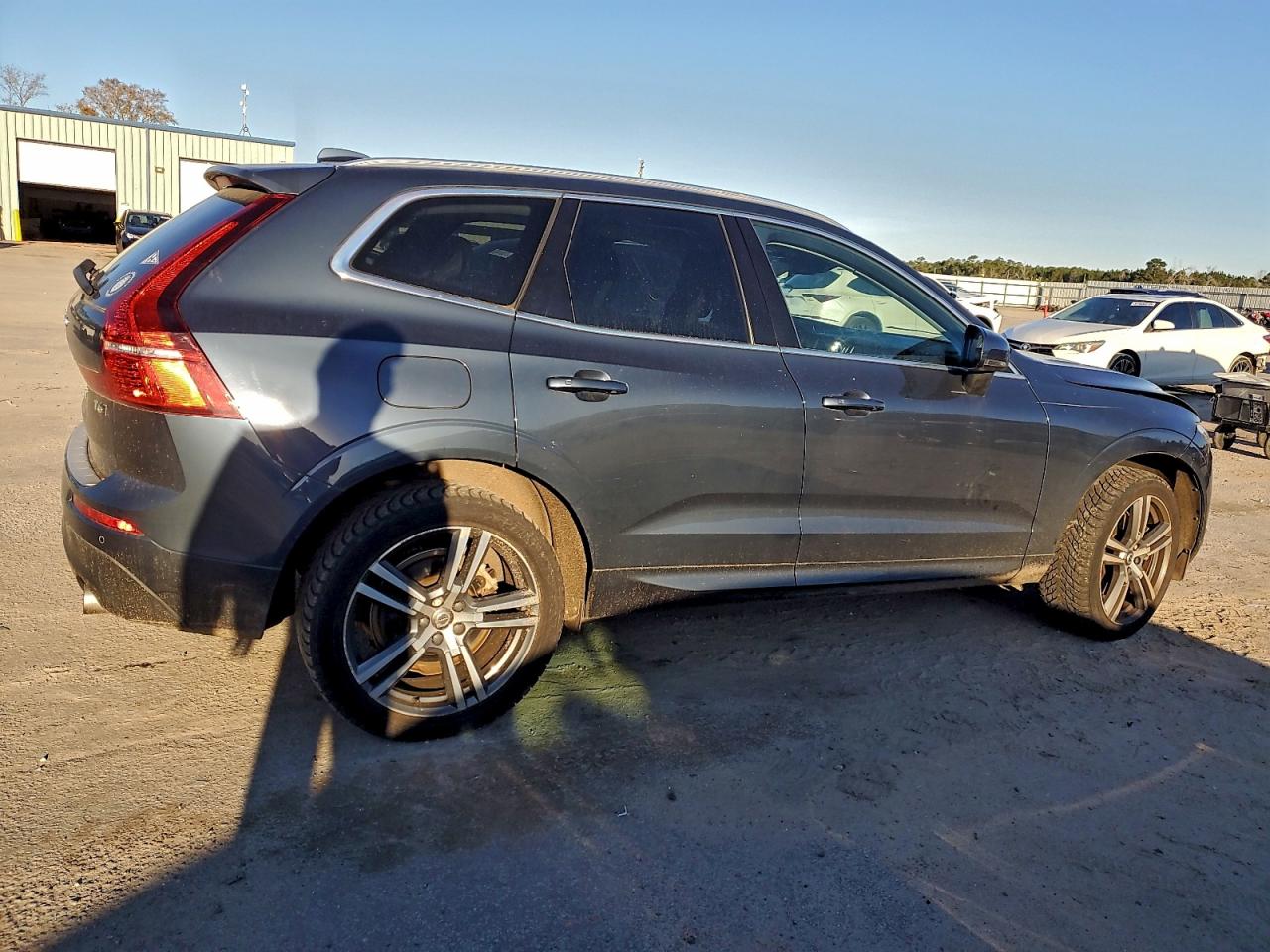 2021 VOLVO XC60 T6 MOMENTUM photo 3