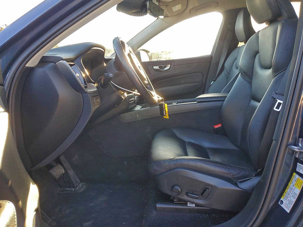2021 VOLVO XC60 T6 MOMENTUM photo 7