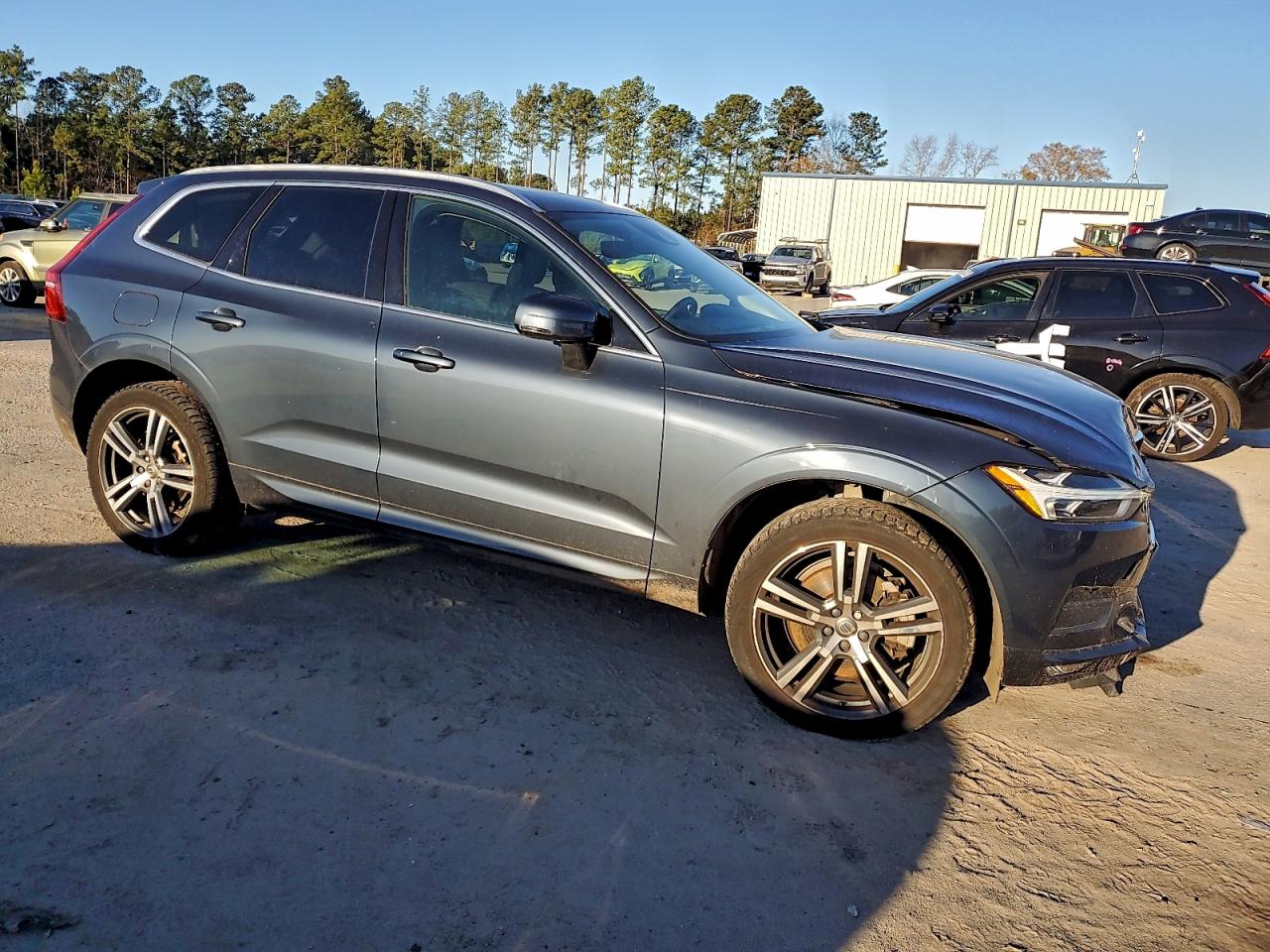 2021 VOLVO XC60 T6 MOMENTUM photo 4