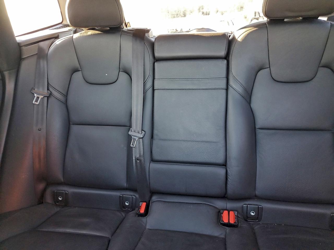 2021 VOLVO XC60 T6 MOMENTUM photo 10