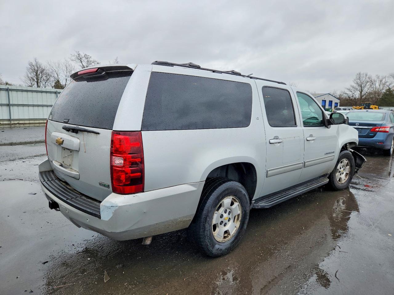 2011 CHEVROLET SUBURBAN K1500 LT photo 3
