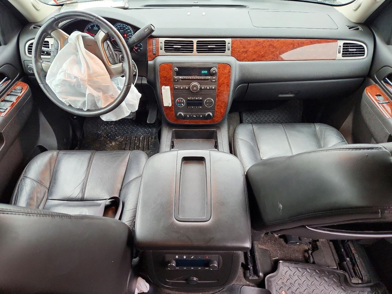 2011 CHEVROLET SUBURBAN K1500 LT photo 8