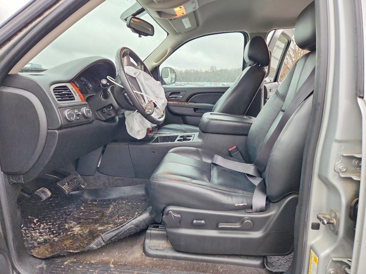 2011 CHEVROLET SUBURBAN K1500 LT photo 7