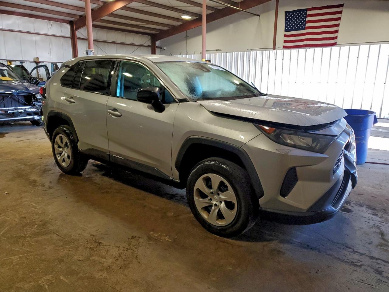 2022 TOYOTA RAV4 LE photo 7