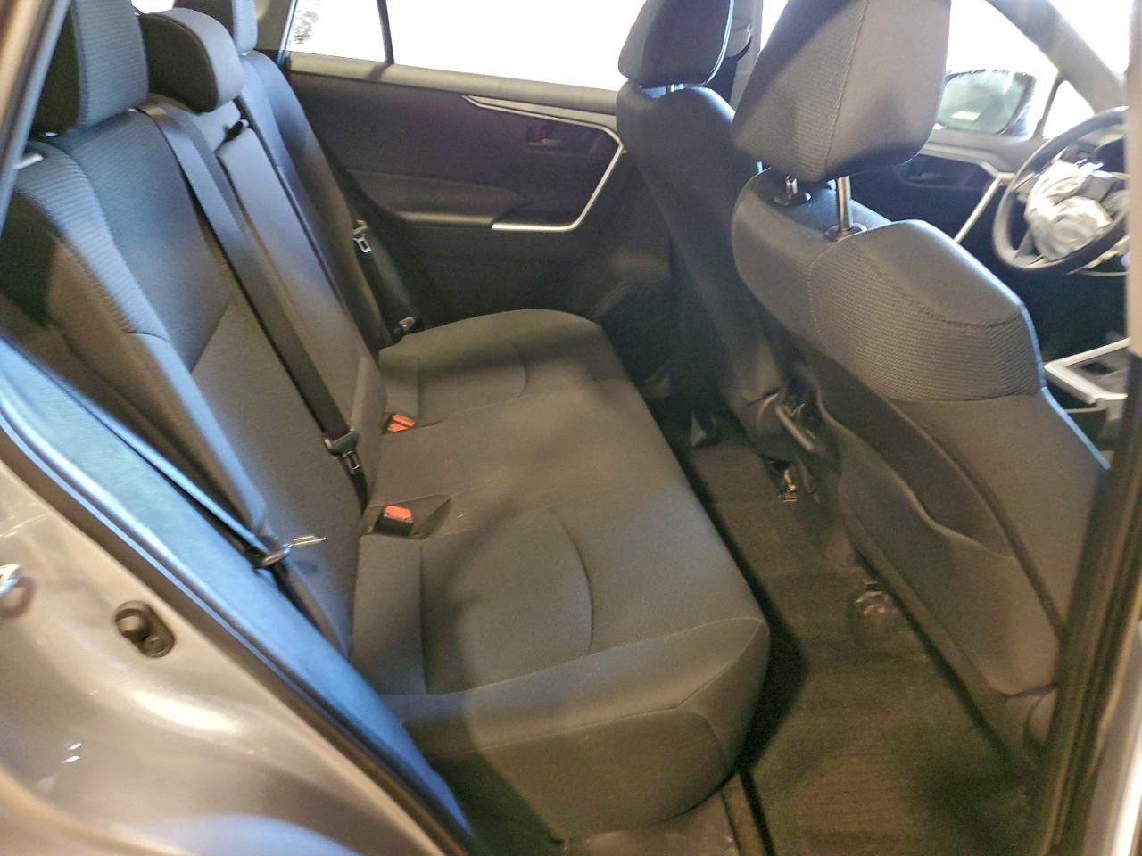 2022 TOYOTA RAV4 LE photo 21
