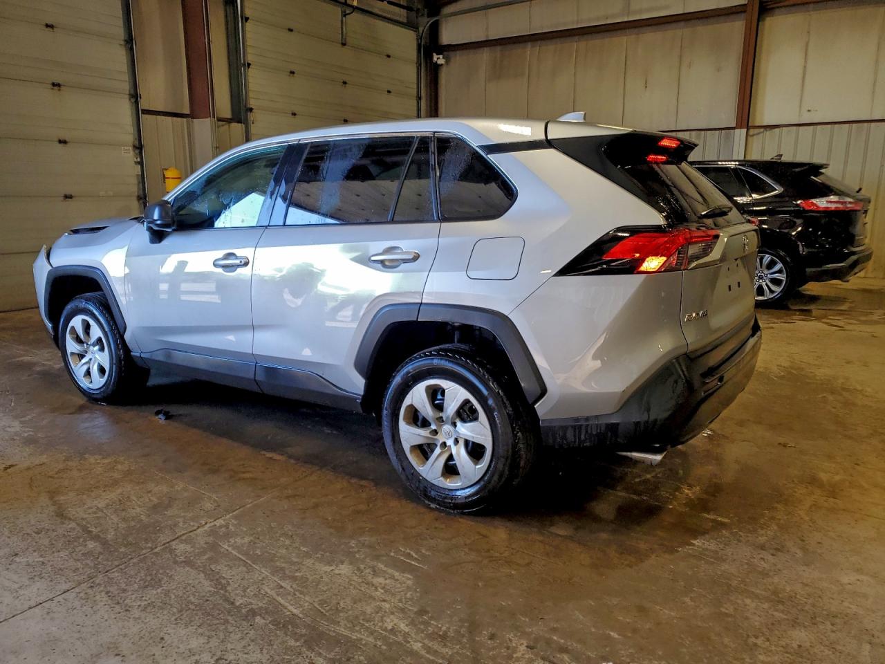 2022 TOYOTA RAV4 LE photo 3
