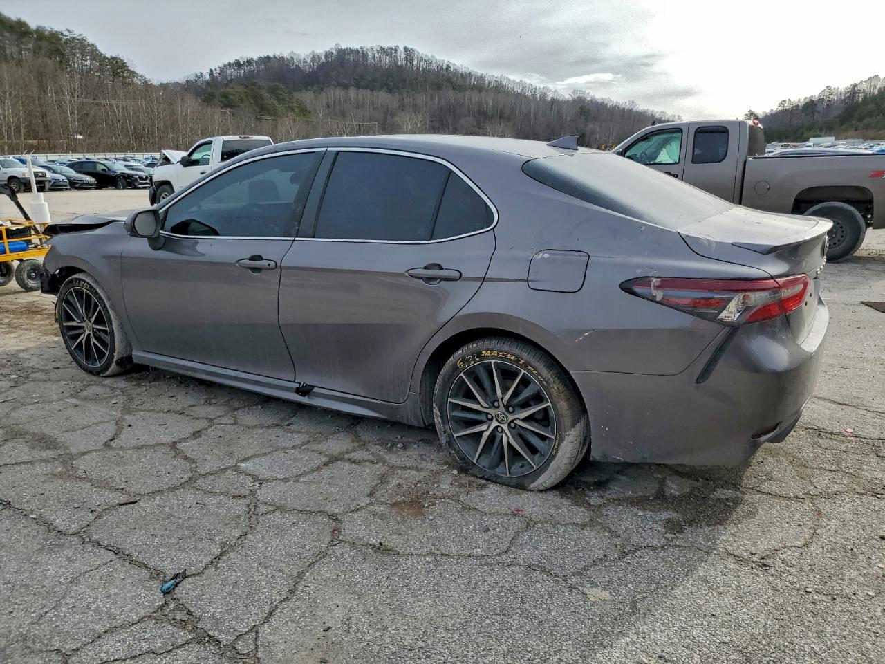 2021 TOYOTA CAMRY SE photo 2