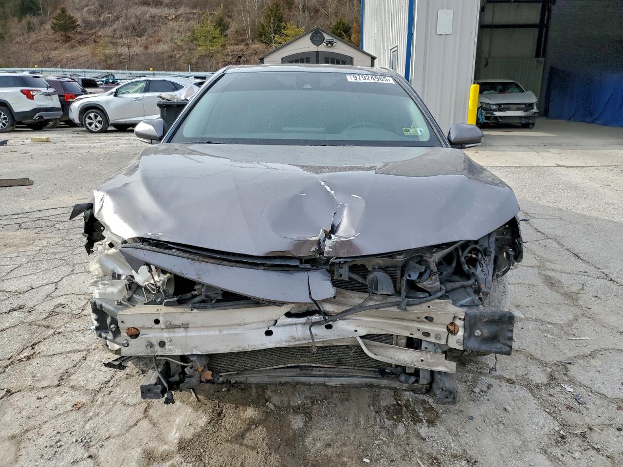 2021 TOYOTA CAMRY SE photo 5