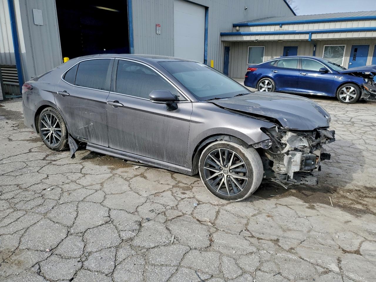2021 TOYOTA CAMRY SE photo 4