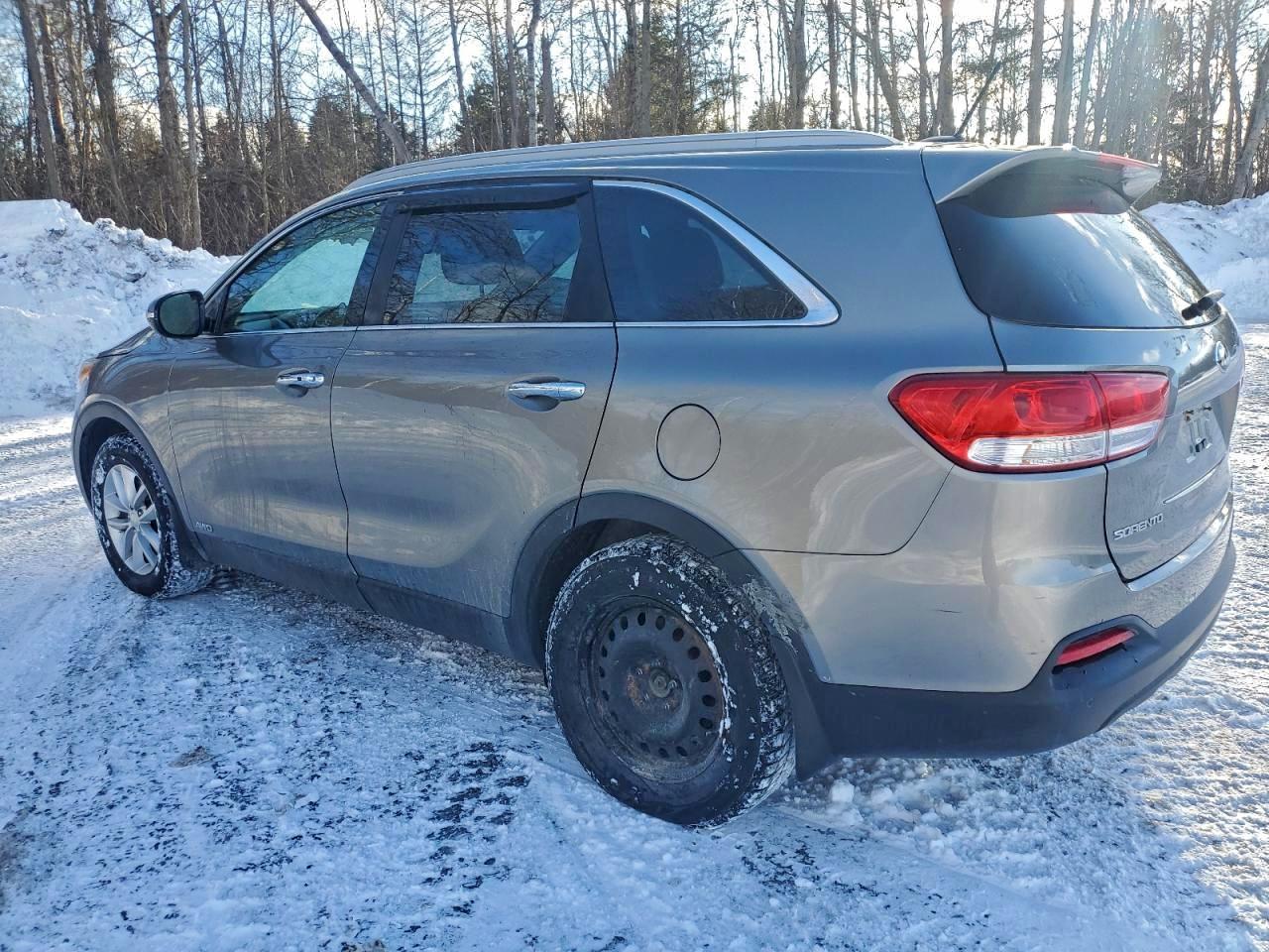 2016 KIA SORENTO LX photo 2