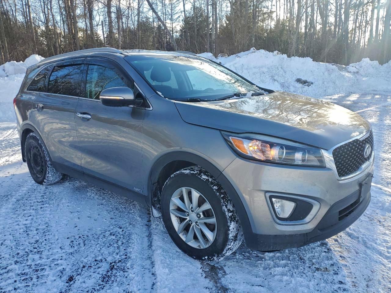 2016 KIA SORENTO LX photo 4