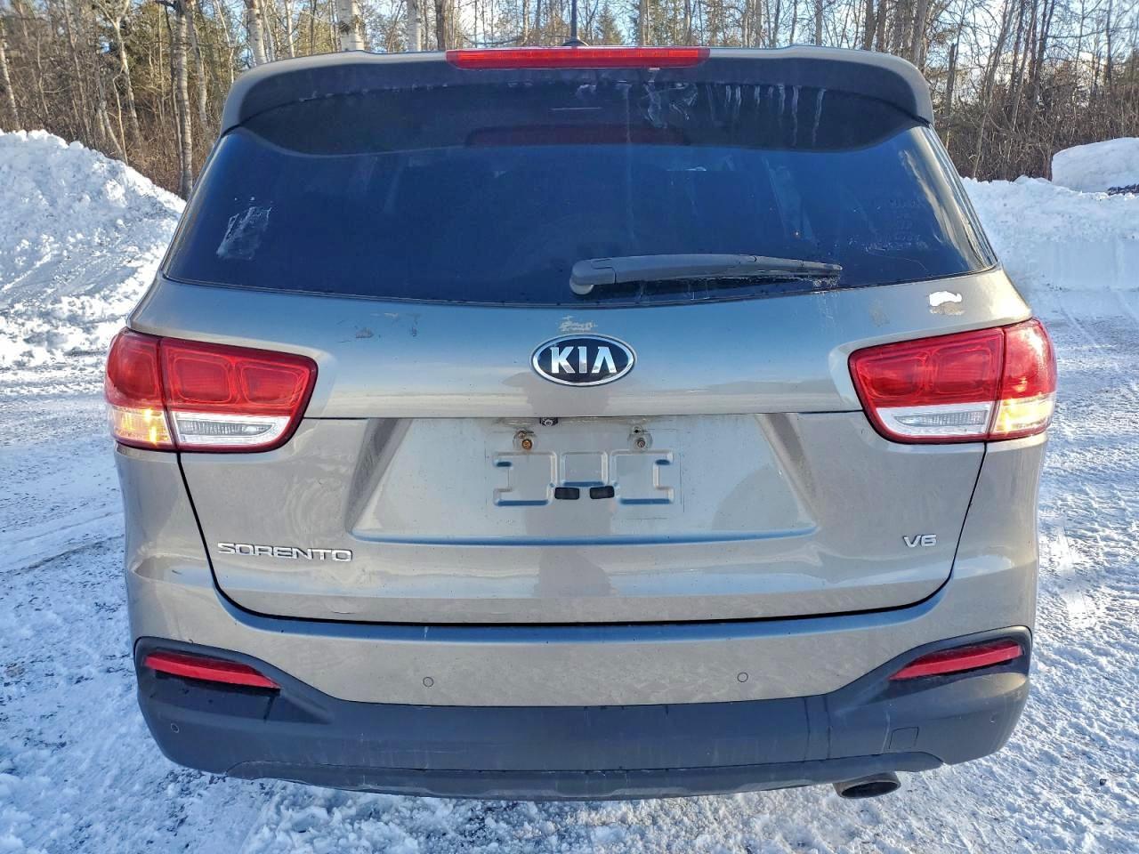 2016 KIA SORENTO LX photo 6