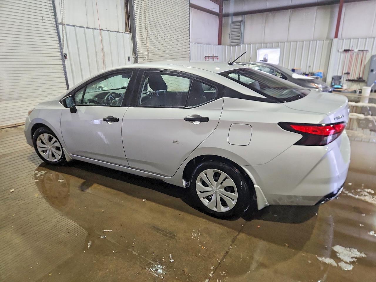 2021 NISSAN VERSA S photo 3