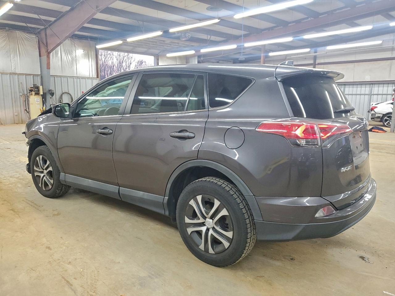 2018 TOYOTA RAV4 LE photo 3