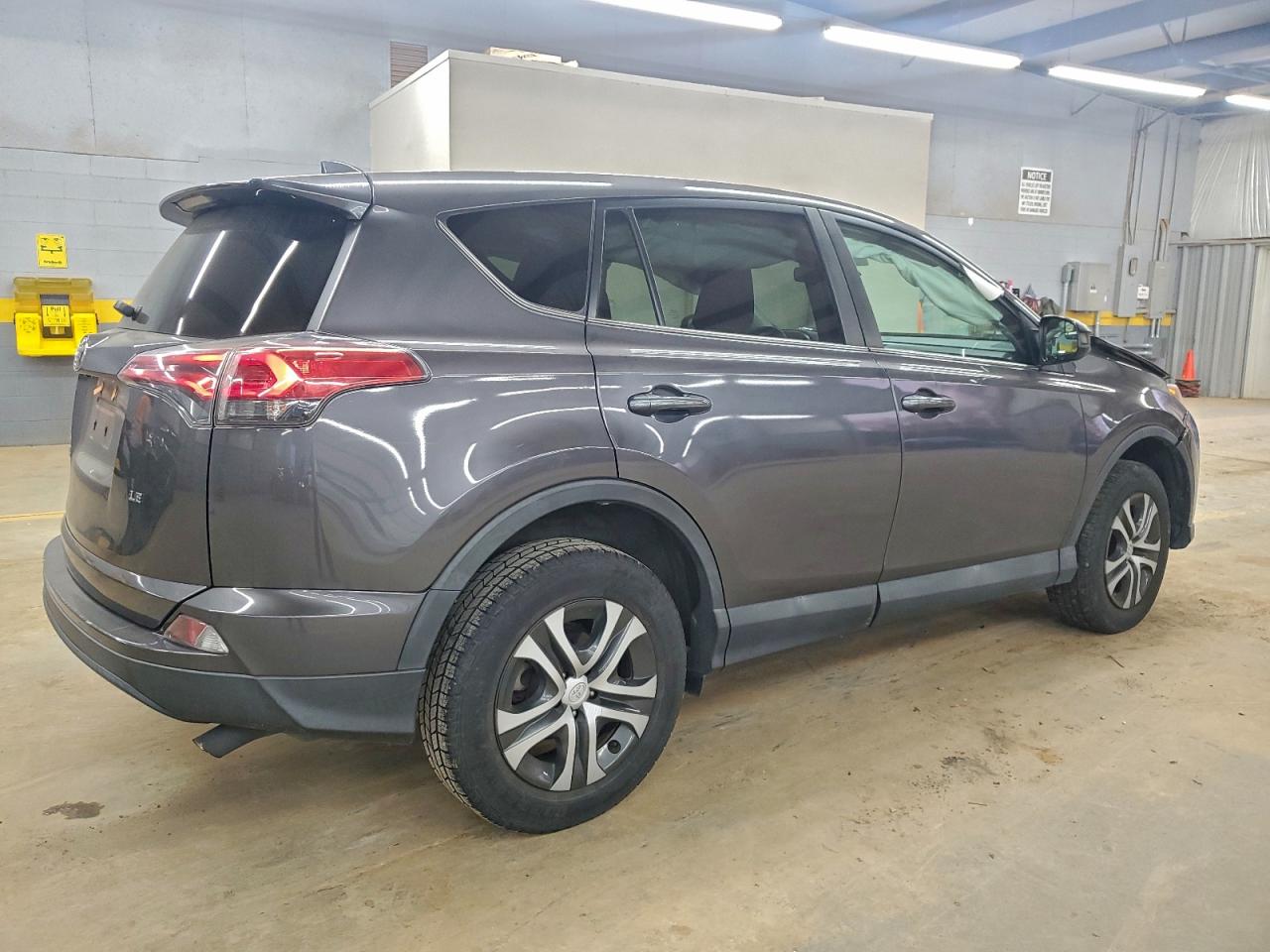 2018 TOYOTA RAV4 LE photo 5