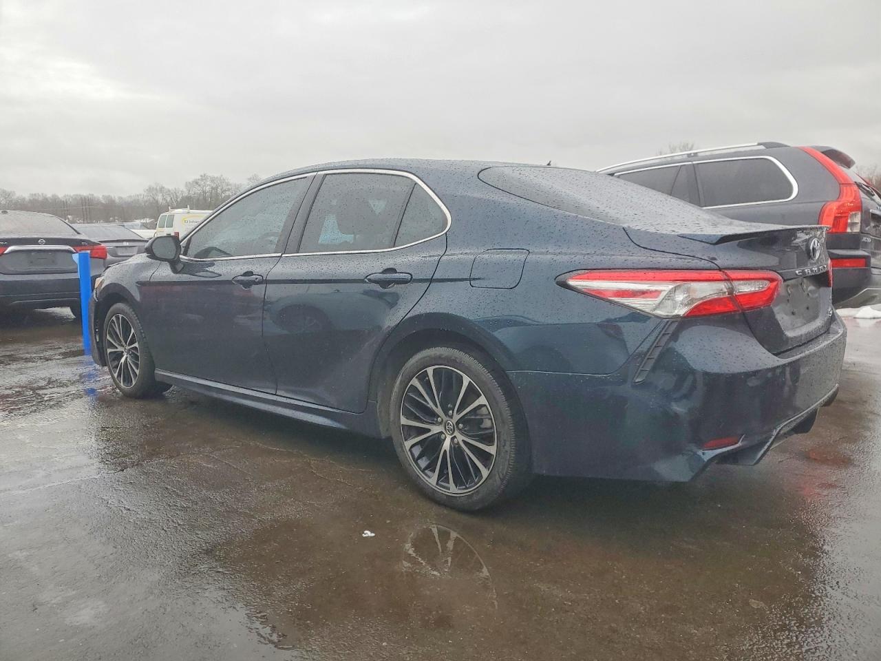 2018 TOYOTA CAMRY L photo 4