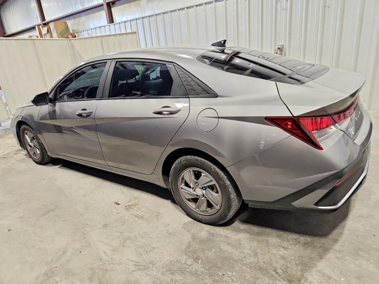 2025 HYUNDAI ELANTRA SE photo 4