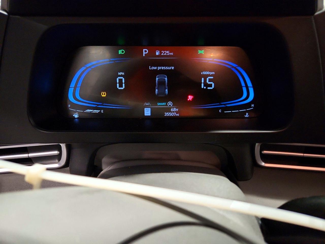 2025 HYUNDAI ELANTRA SE photo 25