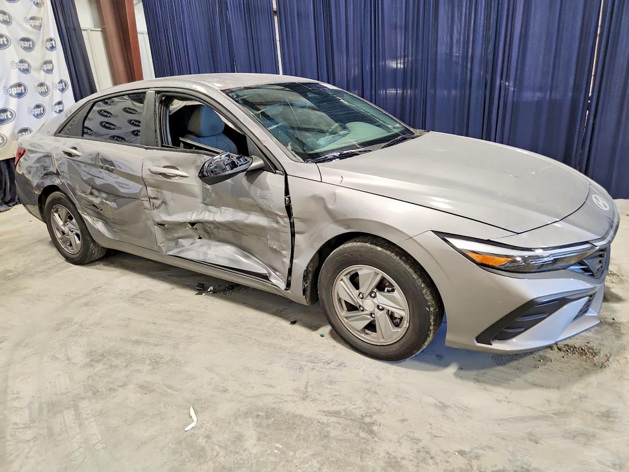 2025 HYUNDAI ELANTRA SE photo 10
