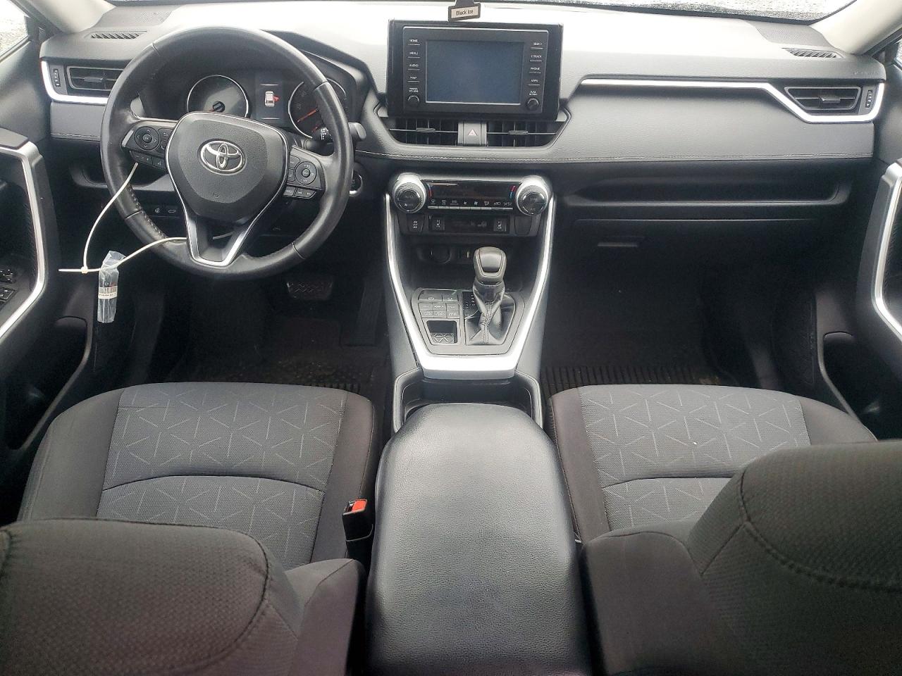 2019 TOYOTA RAV4 XLE photo 15
