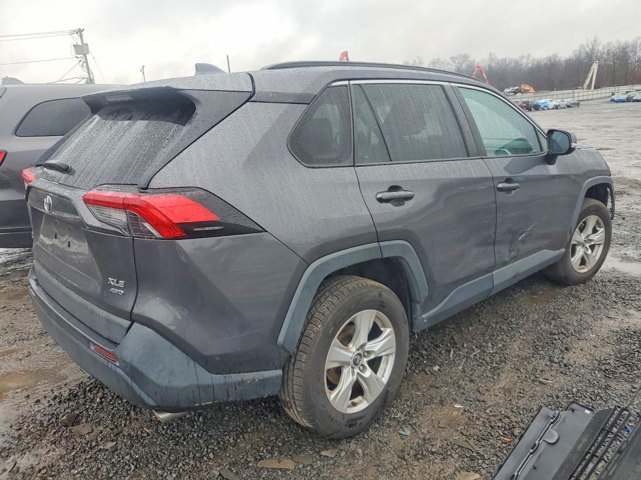 2019 TOYOTA RAV4 XLE photo 5