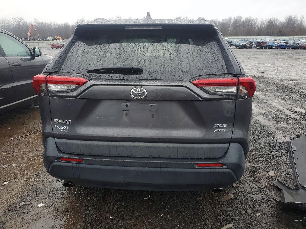 2019 TOYOTA RAV4 XLE photo 11