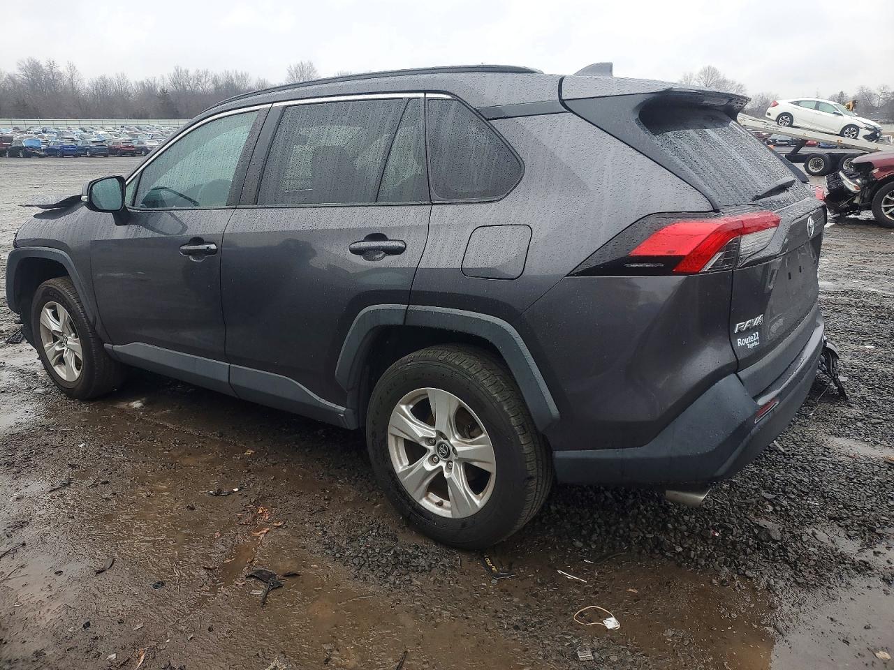 2019 TOYOTA RAV4 XLE photo 3