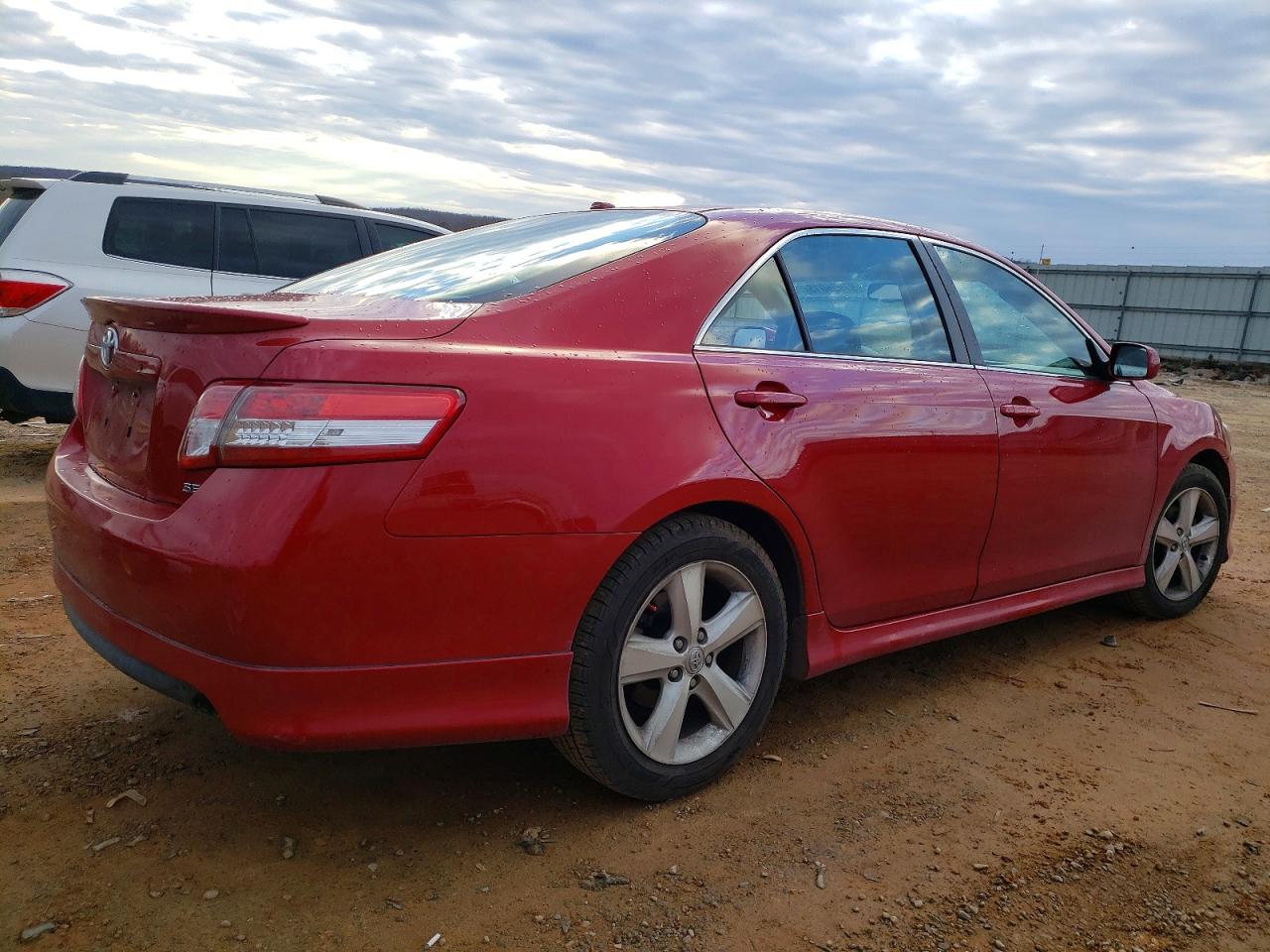2011 TOYOTA CAMRY SE photo 3