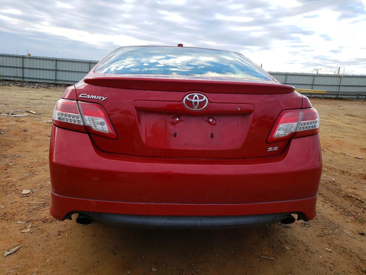 2011 TOYOTA CAMRY SE photo 6