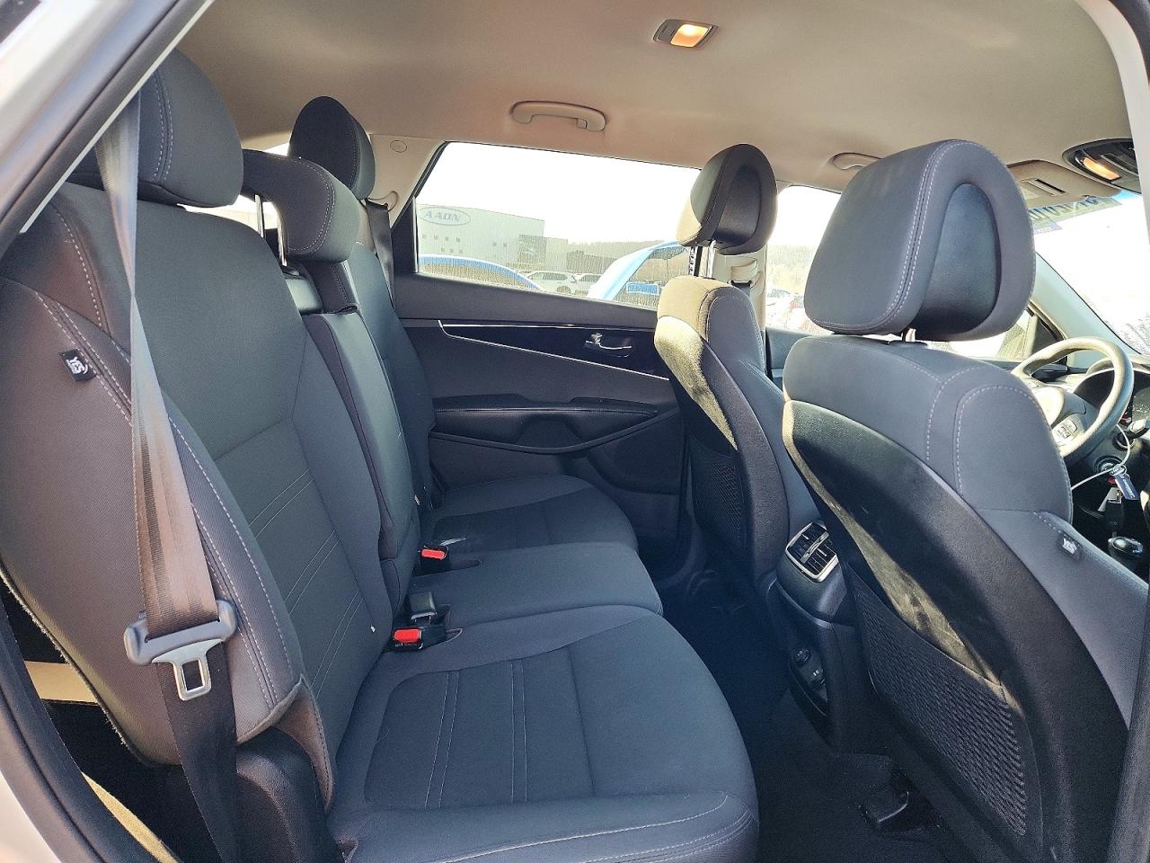 2016 KIA SORENTO LX photo 19