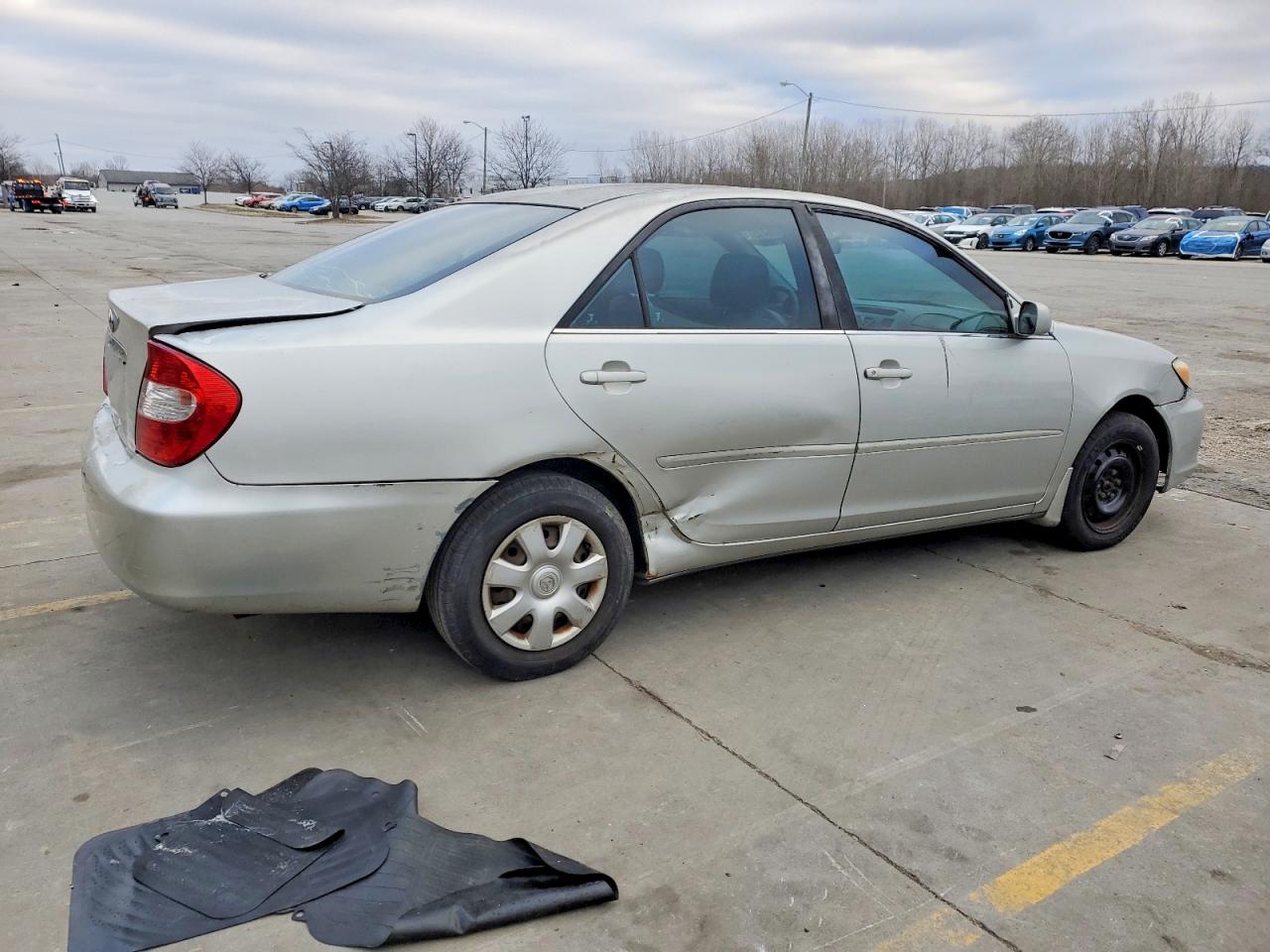 2003 TOYOTA CAMRY LE photo 3