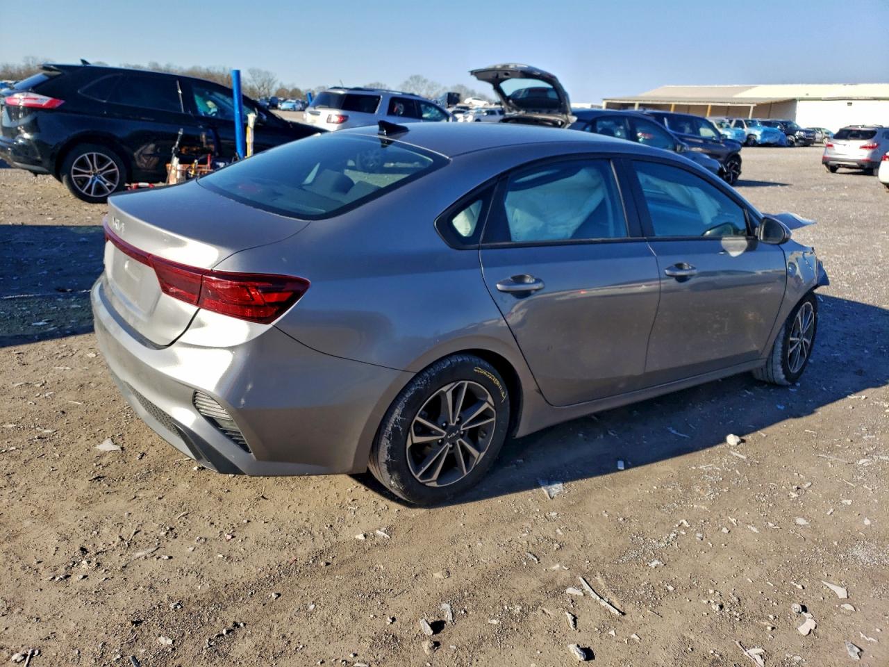 2023 KIA FORTE LX photo 3