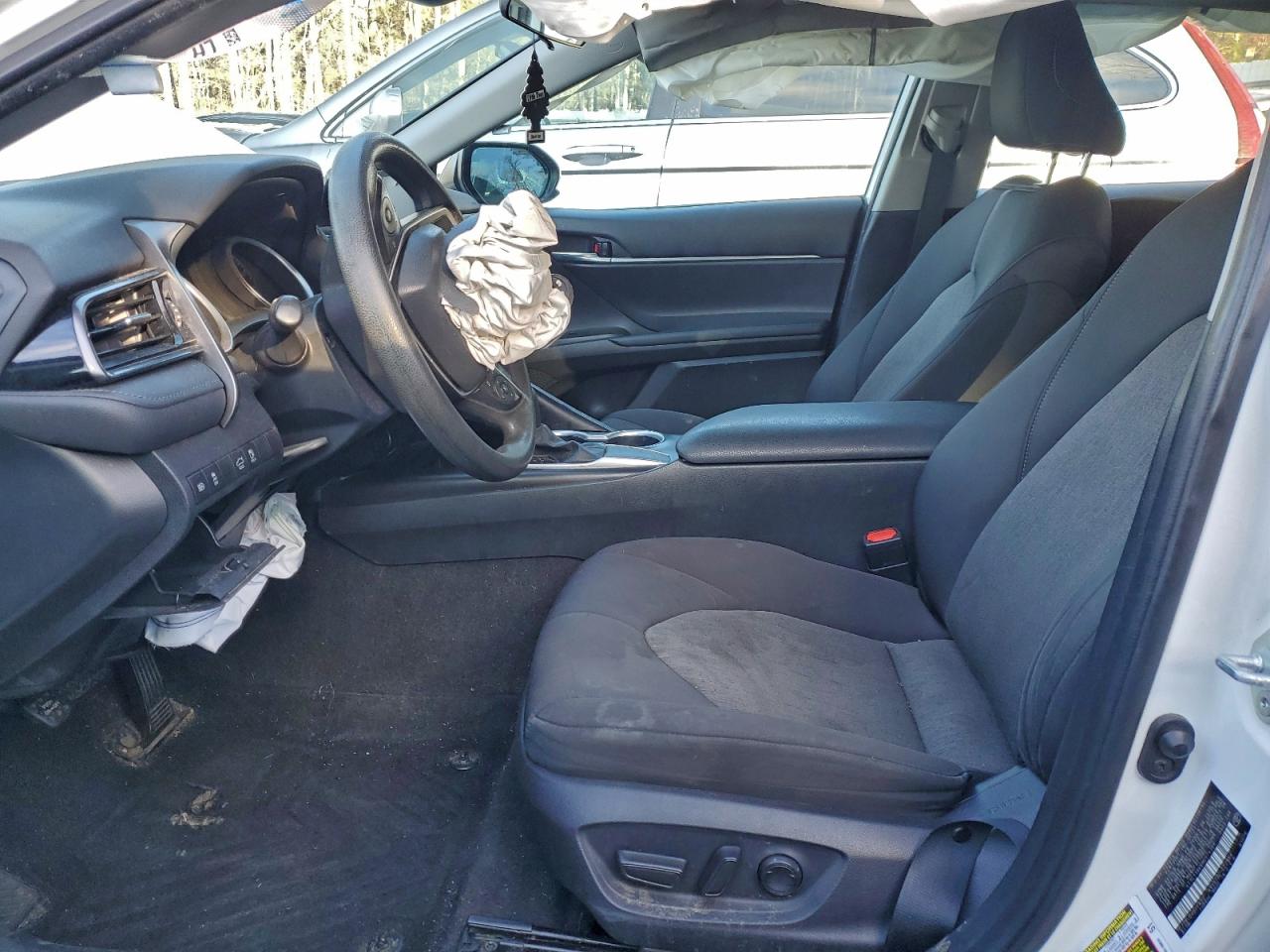 2021 TOYOTA CAMRY LE photo 7