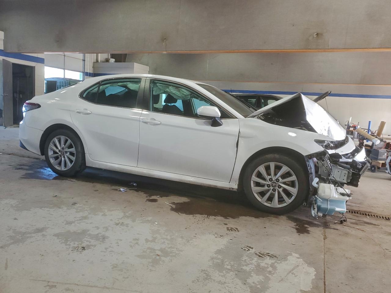 2021 TOYOTA CAMRY LE photo 4