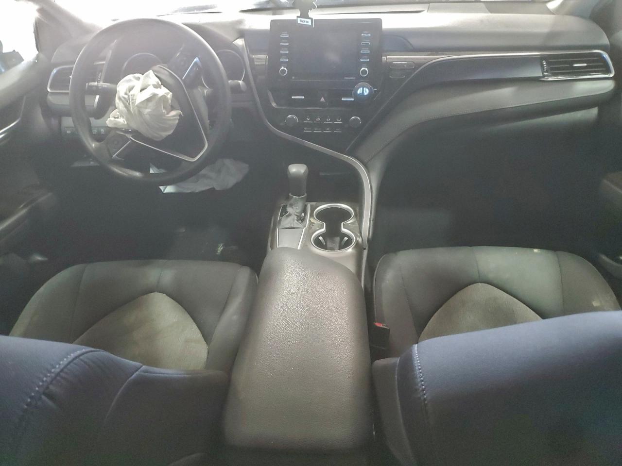 2021 TOYOTA CAMRY LE photo 8
